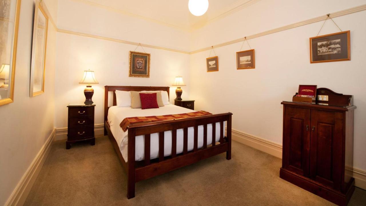 Queen Room,684222690:JPEG